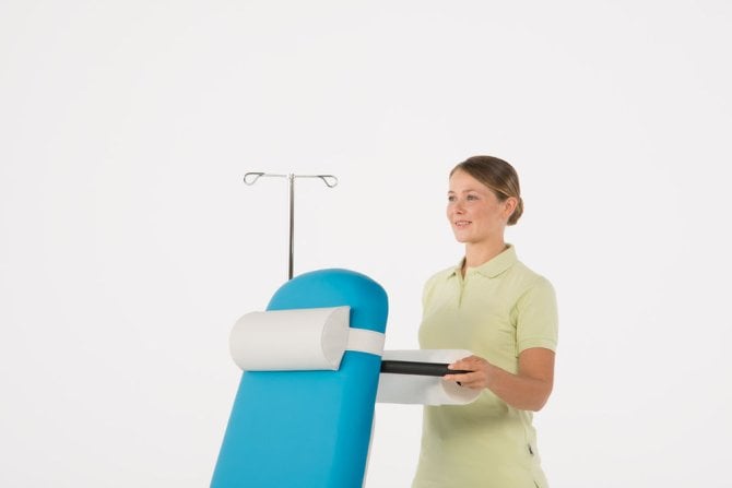 Schiebegriff mit Papierrollenhalter zur Multiline Liege