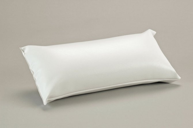 Nackenkissen, 40x18x10 cm, weiß, mit Kunstlederbezug
