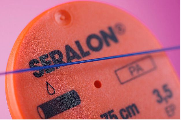 Seralon blau [3/0 Nadel DSS-18  50cm] [24 Stück]